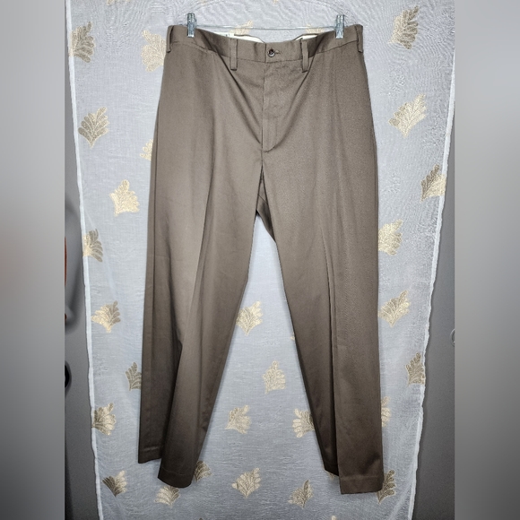 NWT Eddie Bauer Classic Fit Pants. Size 38x32 - Picture 2 of 11